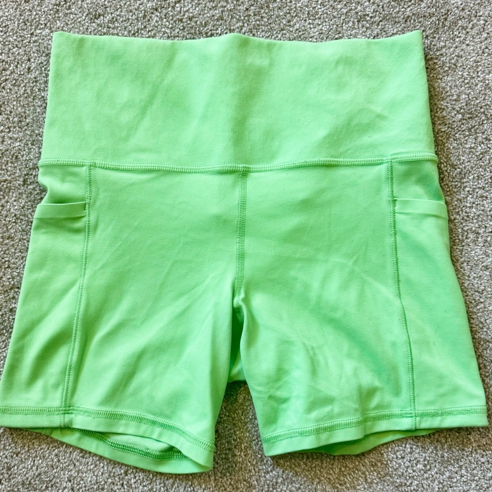 Athleta Salutation Stash Pocket II 5” Biker Short 🔥